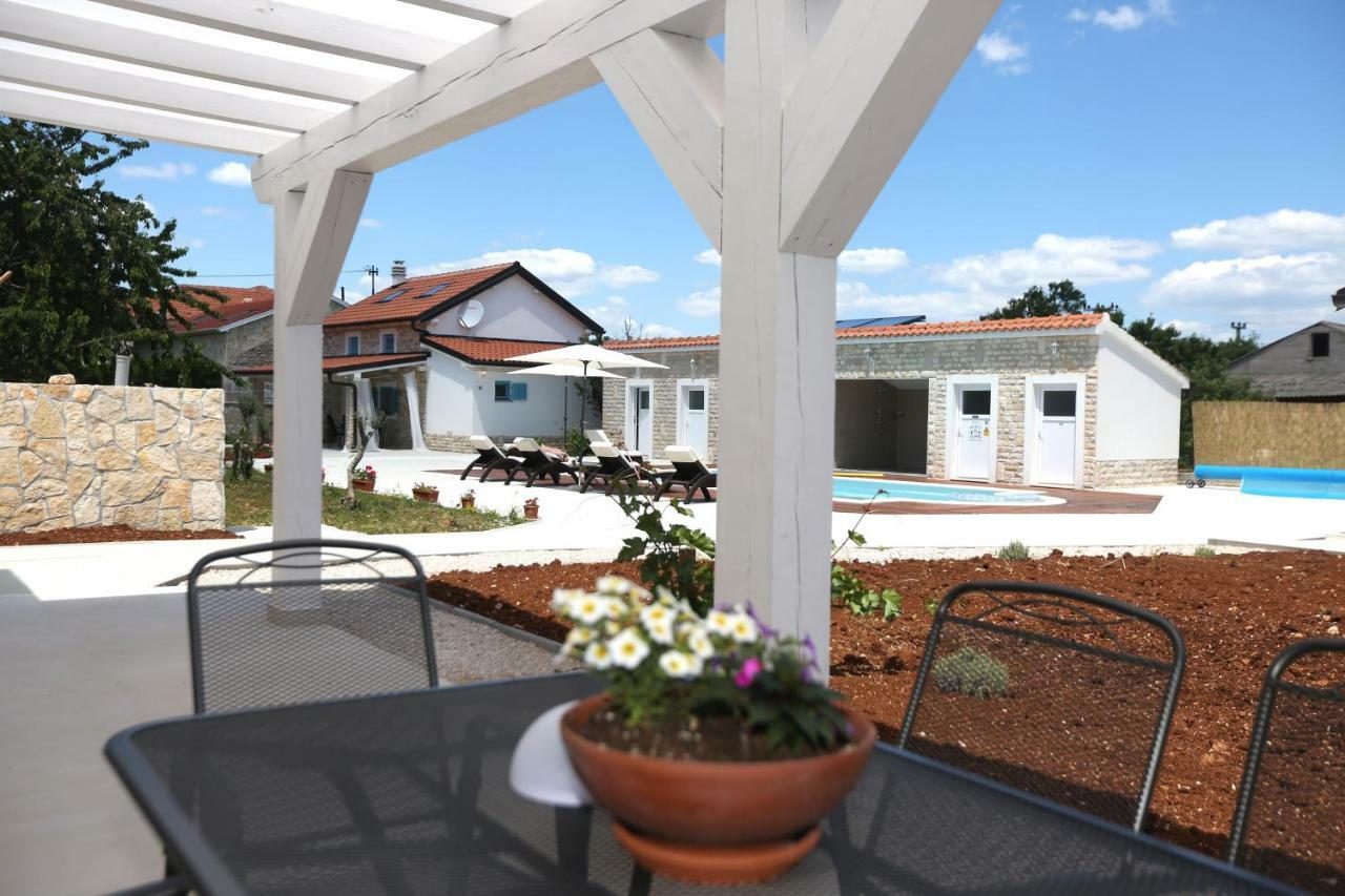Kuce Za Odmor Brkic Lägenhet Lozovac Exteriör bild