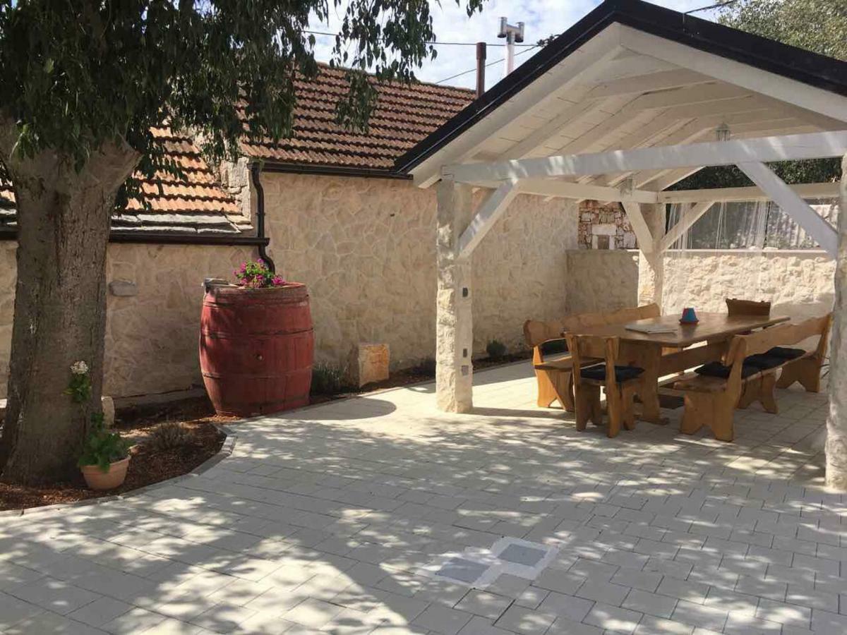 Kuce Za Odmor Brkic Lägenhet Lozovac Exteriör bild