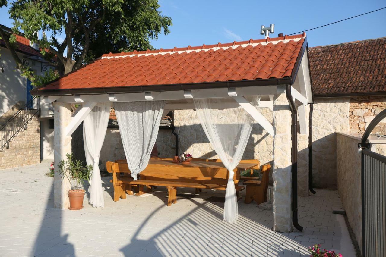 Kuce Za Odmor Brkic Lägenhet Lozovac Exteriör bild
