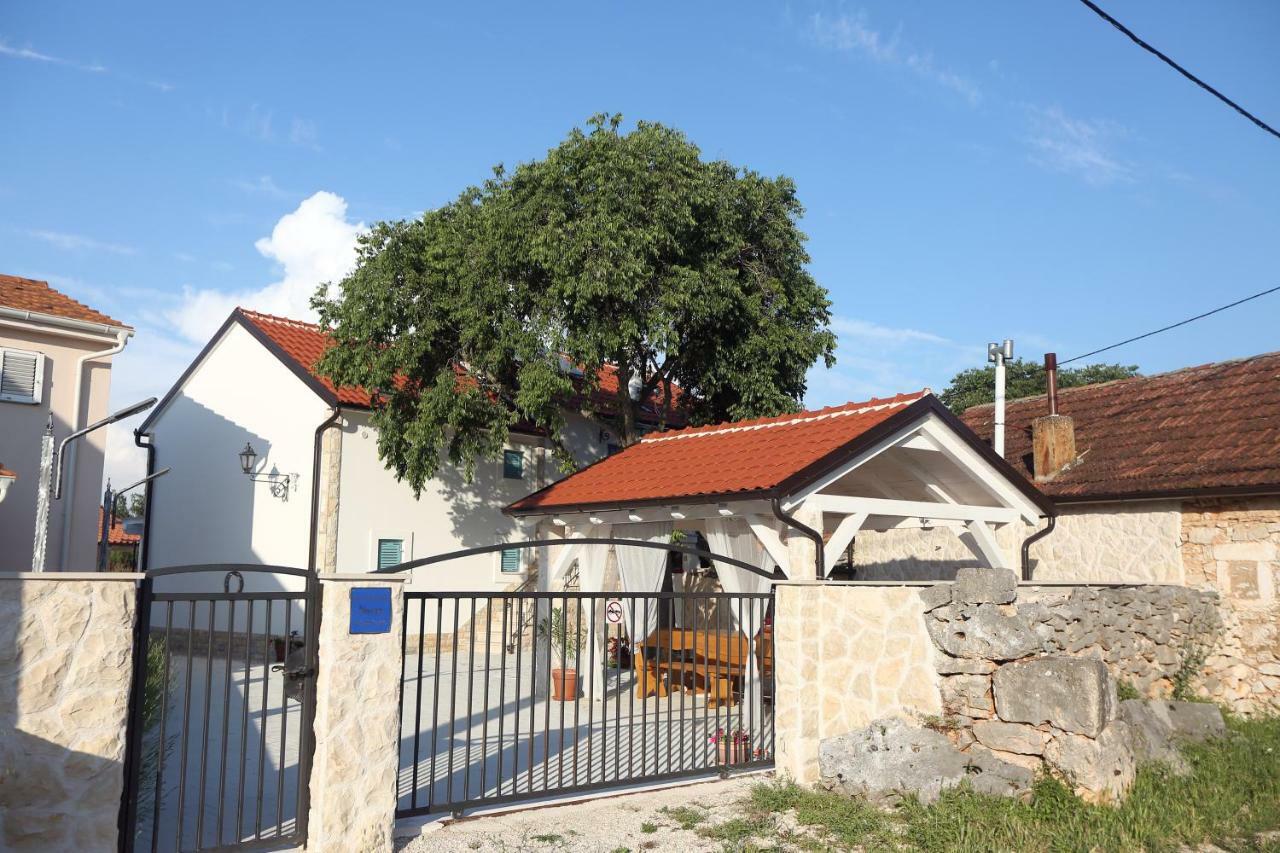 Kuce Za Odmor Brkic Lägenhet Lozovac Exteriör bild