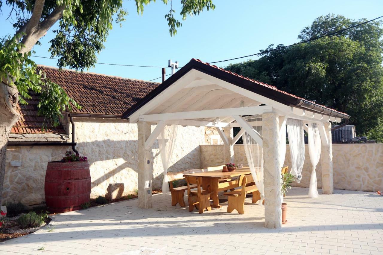 Kuce Za Odmor Brkic Lägenhet Lozovac Exteriör bild